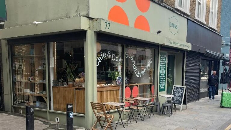 Outside storefront of Dauns vegan Scandinavian cafe in London