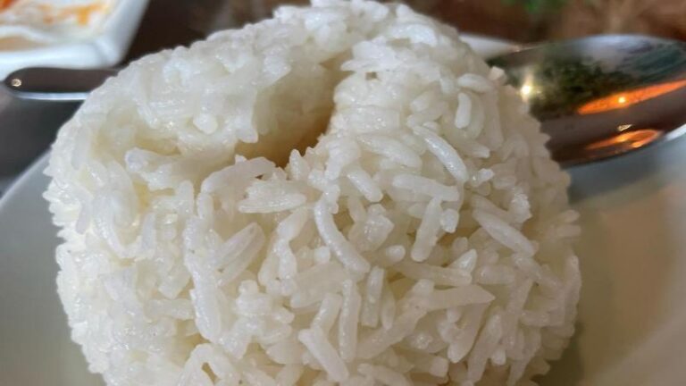 Full-size picture of decorated rice on a plate at Sen Viet Vegan
