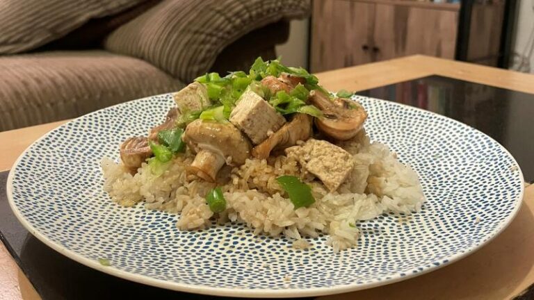 Steamed button mushrooms with tofu, spring onion and garlic sesame rice